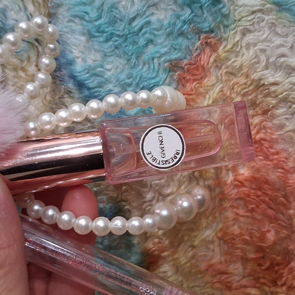 Givenchy Irresistible Keychain - Picture 3 of 4